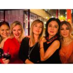 Zerrin Tekindor Instagram - Benim şahane okul arkadaşlarım… ❤️❤️❤️ Hacettepe Üniversitesi Ankara Devlet Konservatuvarı #SibelSürel #AlevBaymur #YeşimBilen #HülyaAksular #KeremKuraner #YenerTuran #AlparslanKaraduman #ErdalUğurlu 🤍