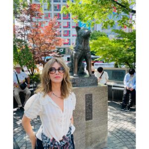 Zerrin Tekindor Instagram - Gördüğüm en kalabalık, en karışık, en rahat, en huzurlu, en güler yüzlü, en iyi kalpli şehir… #tokyo 🇯🇵