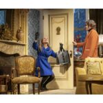 Zerrin Tekindor Instagram - Bugün @savoytheatreldn’da Neil Simon oyunu @plazasuiteuk’i seyrettim. İzlemesi çok zevkli, çok komik bir oyundu. Farklı zamanlarda, aynı otel odasında geçen üç hikayeden oluşuyor. Beklediğimden çok daha iyiydi. @sarahjessicaparker’ı ben çok severim de herkes çok seviyormuş meğer. Sahneye çıktığında kıyamet koptu. Çok doğal, çok sempatik ve inanılmaz zarifti. Çok ışıklı bir oyuncu, başka bir oyunda seyretmeyi yine çok isterim. #matthewbroderick de harikaydı. Çok komikti o da… İki oyuncunun da uyumu inanılmaz iyiydi. İyi ki seyretmişim. Tavsiye ederim… #plazasuite #neilsimon #sarahjessicaparker #plazasuitetheshow