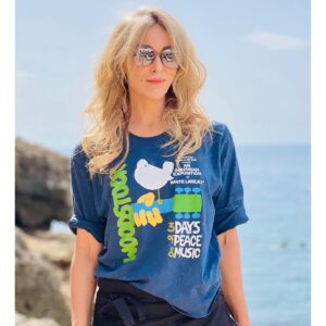 Zerrin Tekindor Instagram - 59. Antalya Altın Portakal Film Festivali açılışında bana verilen “Yaşam Boyu Başarı Ödülü” beni çok mutlu etti. Beni bu şahane ödüle layık gören, festival organizasyonunda emeği geçen herkese çok teşekkür ederim.
Çok sevgili Antalya seyircisine de çok teşekkür ederim; 
“Toz”un üç temsili de harika geçti. Umarım yakın zamanda yine buluşuruz. @tozoyunofficial
Canım @gamze_saracoglu yaşadığım en güzel anlarda hep varsın ne mutlu ki. Benim için tasarladığın harika elbisemi hiç çıkarmak istemedim üzerimden.
Antalya’da çok sevdiğim arkadaşlarımla buluşmak, yemek yemek, gülmek, denize girmek inanılmazdı. Her saniye ne kadar şanslı olduğumu düşündüm… #antalya #ekim2022 @antalyaff #59altınportakal #59goldenorange