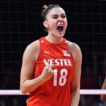Zerrin Tekindor Instagram - Bu ne güzellik… Şahanesiniz #FileninSultanları ❤️🥇 AVRUPA ŞAMPİYONU TÜRKİYE 🇹🇷❤️👏🏻👏🏻👏🏻👏🏻👏🏻 Çok yaşayın… Sizi çok seviyoruz.