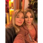 Zerrin Tekindor Instagram - Benim şahane okul arkadaşlarım… ❤️❤️❤️ Hacettepe Üniversitesi Ankara Devlet Konservatuvarı #SibelSürel #AlevBaymur #YeşimBilen #HülyaAksular #KeremKuraner #YenerTuran #AlparslanKaraduman #ErdalUğurlu 🤍