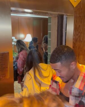 Zeta Morrison Instagram - How many islanders can you fit in an elevator? 😏 Love Island Games Premier Party 🎉 Our team good 💕 

@loveislandusa @peacock #loveislandgames