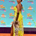 Zeta Morrison Instagram - Un momento para el vestido por favor! 🪄 Kids Choice Awards 2023 Jewelry: @anabelachan @djulajewelry @levian_jewelry @zydoitaly @noudarjewels Shoes: @egoofficial Dress: @marialuciahohan24 Styled by: @tracyshapoff Hair: @theglamdiaryy Makeup: @shanimarq #nickelodeon #kidschoiceawards