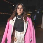 Zeynep Çamcı Instagram - 📸: @nadirozkan 💙 Styling: @zeynepcamci :))🌹 Saç: @huseyinpolatofficial 💙 Makyaj: @selhan.c 💙 Ceket: @maxillaria.co 💕 @ilknursereff 💕 @abdullahbulutmanagement 💙