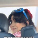 Zeynep Çamcı Instagram - Kanka seninki servise bincek doğal davran. Videoyu yaparken gerçekten duygulandim:)📿Okul servisi arkadaşların kimdi📿🎀
