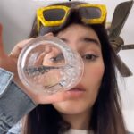 Zeynep Çamcı Instagram - Ciddiyeti yenen bardak🥛The seriousness that you trust,Could defeat by a glass📿📿📿