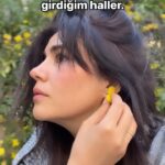 Zeynep Çamcı Instagram - Bulduğu her yerde fotoğraf çeken o arkadaşın kim📿📸