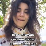 Zeynep Çamcı Instagram - Önemli günlerde saçım🌹📿 #badhairday diye bi şey varmış duyduk geldik📿🌹