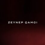 Zeynep Çamcı Instagram - ♥️🌹🎤🧿✨ “Seni Seviyorum!” ilk single’ım şimdi tüm dijital platformlarda. Profilimdeki linke tıklayarak istediğiniz platformdan dinleyebilirsiniz. • Söz Müzik >> Zeynep Çamcı • Aranjör Prodüktör >> Cenker Kardeşler • Label >> Serdesin Records • Yönetmen >> Serhat Bayram • Görüntü Yönetmeni >> Can Dolu • Prodüksiyon >> Serdesin • Yapım >> Boom Film • Post-Prodüksiyon >> Roots • Distrübütör >> Kahuna • Mix Mastering >> Emre Nişancı • Fotoğraf >> Jiyan Kızılboğa • Kapak Tasarım >> Emrah Güzel / Serdesin // @cenkerkardesler // @serhatbayram // @serdesin // @serhatbayramolsa // @candolu // @boomfilm.official // @rootspost // @kahunamusic // @enisanci // @jiyankizilboga // @jiyankizilbogastudio // @emrahguzel //