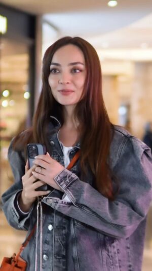 Zeynep Tuğçe Bayat Instagram - #işbirliği Muhteşem Cuma Fırsatları geldi, hoş geldi!💃🏻 TeknoClub üyesi olup istediğiniz ürünü 24-30 Kasım tarihleri arasında aldığınızda, 4.000 liraya varan indiriminizi yeni yıl alışverişinizde kullanabiliyorsunuz. Kasım coşkusu gerçekten Teknosa’da güzel, bu fırsatı kaçırmayın🧡 @teknosa