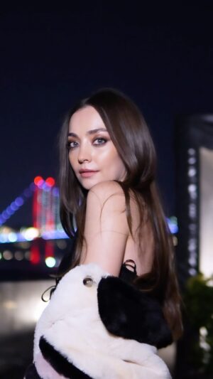 Zeynep Tuğçe Bayat Instagram - Lucky me 🍀🤍 

Burada anı olarak dursun 🫠

#location @hakkasanistanbul 
#organisation @yontemcomm @yontem15 @ozygunduzaltay 
#thankyou mon amour @canselelcin & all my friends  @theverticalz @burcubulutcan @ph7entertainment @cutiecake.cafe @tuganaokannalcaci 
#videoby @ugurtalay_ 

#reklam