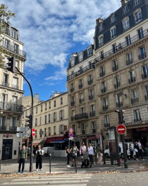 Zeynep Tuğçe Bayat Instagram - Benimle eylül Paris’i 🤍