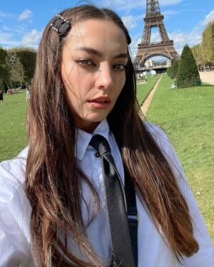 Zeynep Tuğçe Bayat Instagram - Benimle eylül Paris’i 🤍