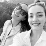 Zeynep Tuğçe Bayat Instagram - Kimler Geldiiii Kimler Geçtiiiii 🫠 Çok güzel bir ekiple çok güzel bir yazı bitirdik. Fotoğraflara sığmayacak kadar kalabalığız🤍