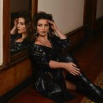 Zhasmin Instagram - Вечер выходного - это возможность позволить себе чуть больше, чем обычно 😉 Кстати, это первые кадры из моей новой бомбической фотосессии, совсем скоро начну делиться красотой 🥰 Photo: @igorpankov_photo Стиль: @vika_verden Ассистент стилиста: @alena_hanesman MUaH: @vladimirkalinchev