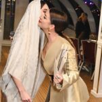 Zhasmin Instagram - Осталось совсем немного времени до свадьбы Миши, моего старшего сына. С утра до вечера мы все в приятных хлопотах, и я очень жду этот день, такой важный для любой матери. А пока делюсь с вами чудесными моментами с церемонии сватовства нашей @ll.eva.ll 👰‍♀️🤵‍♂️ Фото: @rrfoto
