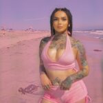 Zhavia Ward Instagram - @FashionNova You can’t brush my hair or take me anywhere 🍭☺️💅🏼💗