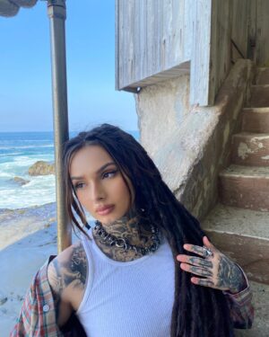 Zhavia Instagram - Hope you enjoyed my verse on Heart In 2💔 working on some dope music ⭐️💨
