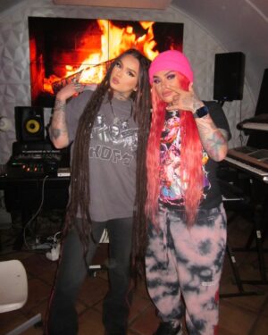 Zhavia Instagram - @snowthaproduct just two independent artists🌟🩷 oh yeh and bad bitches ❗️❗️❗️