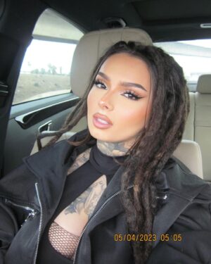 Zhavia Instagram - Switch it up ❤️‍🔥⛓️⚔️
