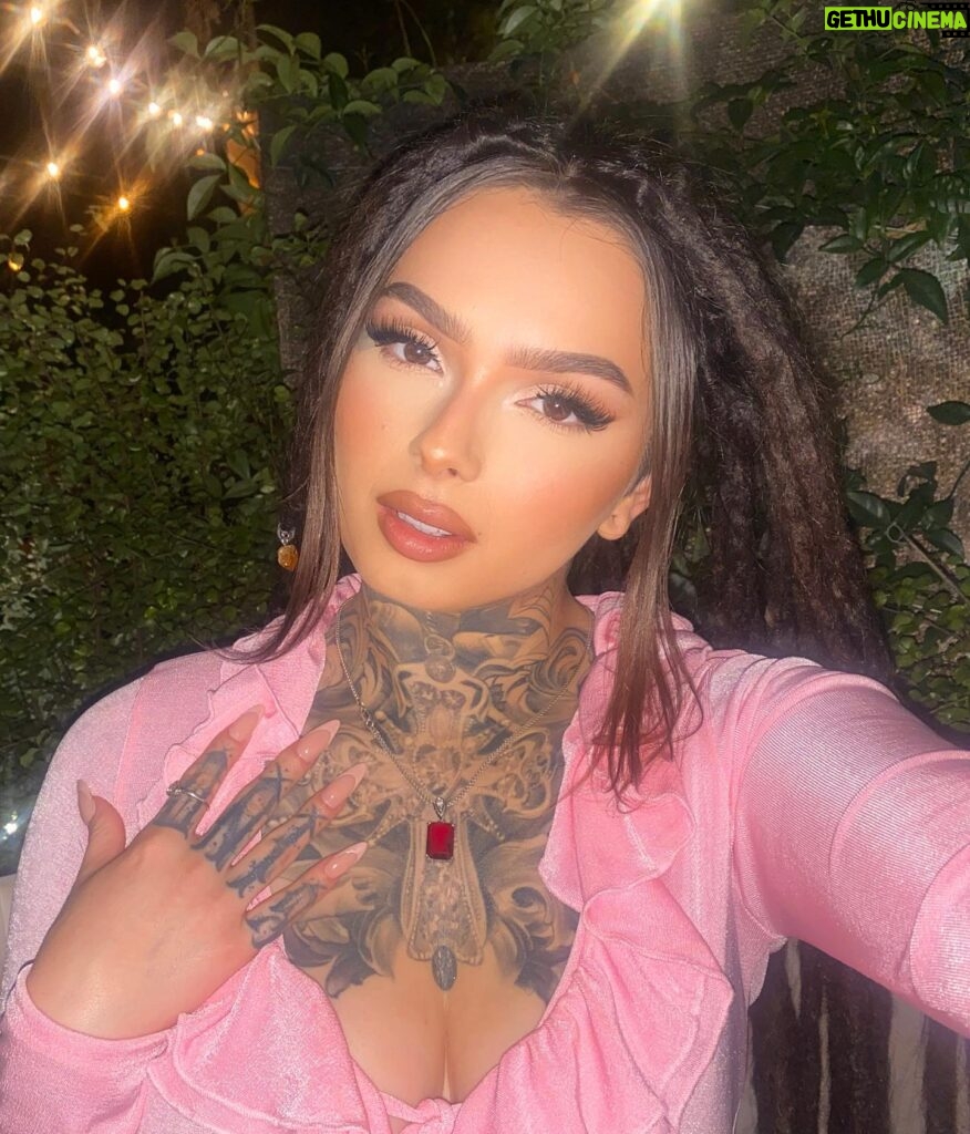 Zhavia Ward Instagram - @FashionNova 🎀 Happy Valentines Day💗🩰🧁