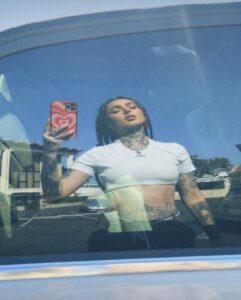 Zhavia Ward Instagram - 🐉drop a red emoji 🥀🍷🥡❤️ btw I got a song I ft coming out soon!