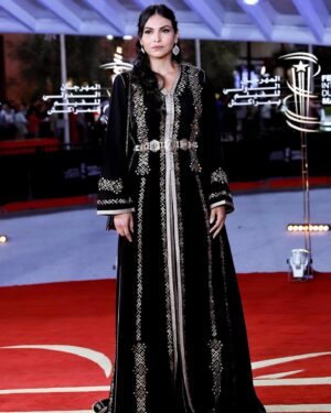 Zineb Obeid Instagram - look 2 @marrakechfilmfestival 🖤

Caftan @saharsalehcouture 
Bijoux @bijouterie.merveilleuse 
Mise en beauté @camillepetrouvi