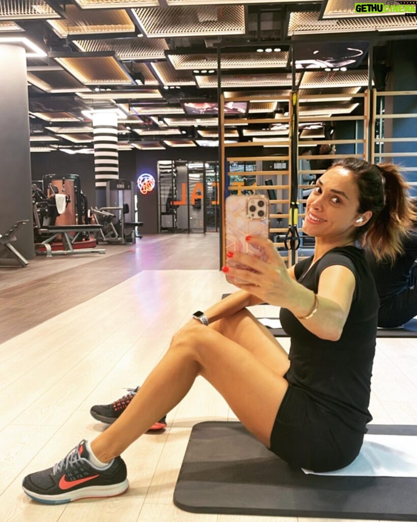 Zuhal Topal Instagram - Pandemi sebebi ile 2 yıl aradan sonra spor salonuna ilk gidiş💪🏻