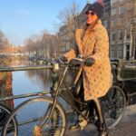 Zuhal Topal Instagram - Mutlu pazarlar 🚲👻 #amsterdam