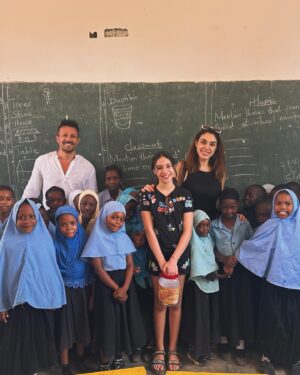 Zuhal Topal Instagram - Bugün Zanzibar’da okul ziyaretine gittik ve kalbimiz orada kaldı 🙏🥰