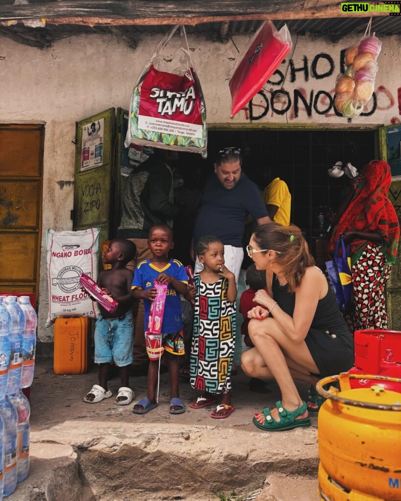 Zuhal Topal Instagram - Bugün Zanzibar’da okul ziyaretine gittik ve kalbimiz orada kaldı 🙏🥰