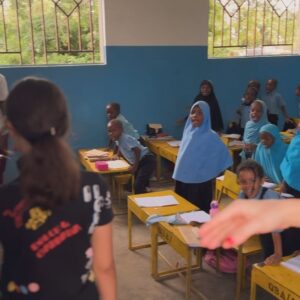 Zuhal Topal Instagram - Bugün Zanzibar’da okul ziyaretine gittik ve kalbimiz orada kaldı 🙏🥰