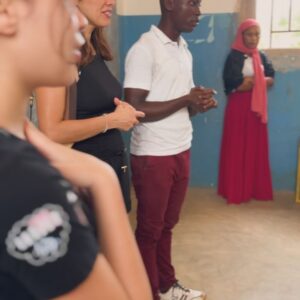 Zuhal Topal Instagram - Bugün Zanzibar’da okul ziyaretine gittik ve kalbimiz orada kaldı 🙏🥰