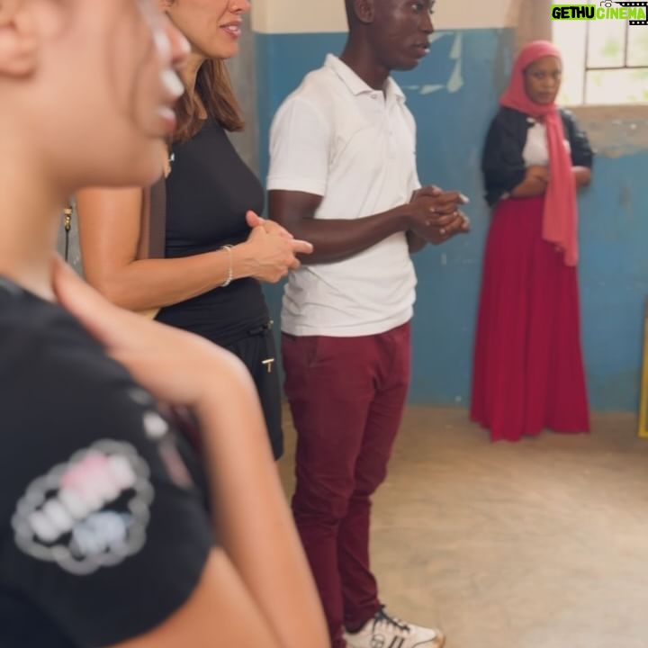 Zuhal Topal Instagram - Bugün Zanzibar’da okul ziyaretine gittik ve kalbimiz orada kaldı 🙏🥰