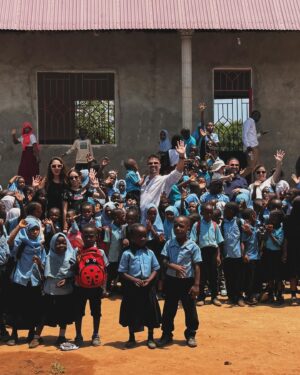 Zuhal Topal Instagram - Bugün Zanzibar’da okul ziyaretine gittik ve kalbimiz orada kaldı 🙏🥰