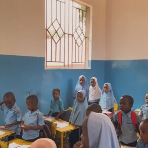 Zuhal Topal Instagram - Bugün Zanzibar’da okul ziyaretine gittik ve kalbimiz orada kaldı 🙏🥰