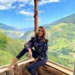 Zuhal Topal Instagram - Burası İsviçre değil Trabzon ⛰ Adeta kartpostal gibi❤️Mutlaka görülmeli😉 #trabzon #hamsiköy #mutlupazarlar