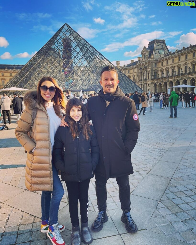 Zuhal Topal Instagram - Biraz da sanat 🖼 Louvre Müzesi günü🧿🥰