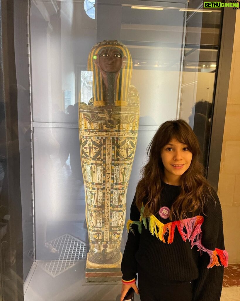 Zuhal Topal Instagram - Biraz da sanat 🖼 Louvre Müzesi günü🧿🥰