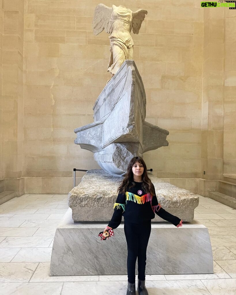 Zuhal Topal Instagram - Biraz da sanat 🖼 Louvre Müzesi günü🧿🥰