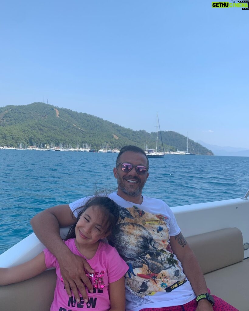 Zuhal Topal Instagram - Lina’dan babasına babalar günü hediyesi❤️Babalar günün kutlu olsun canım 🙏🧿 #babalargününüzkutluolsun