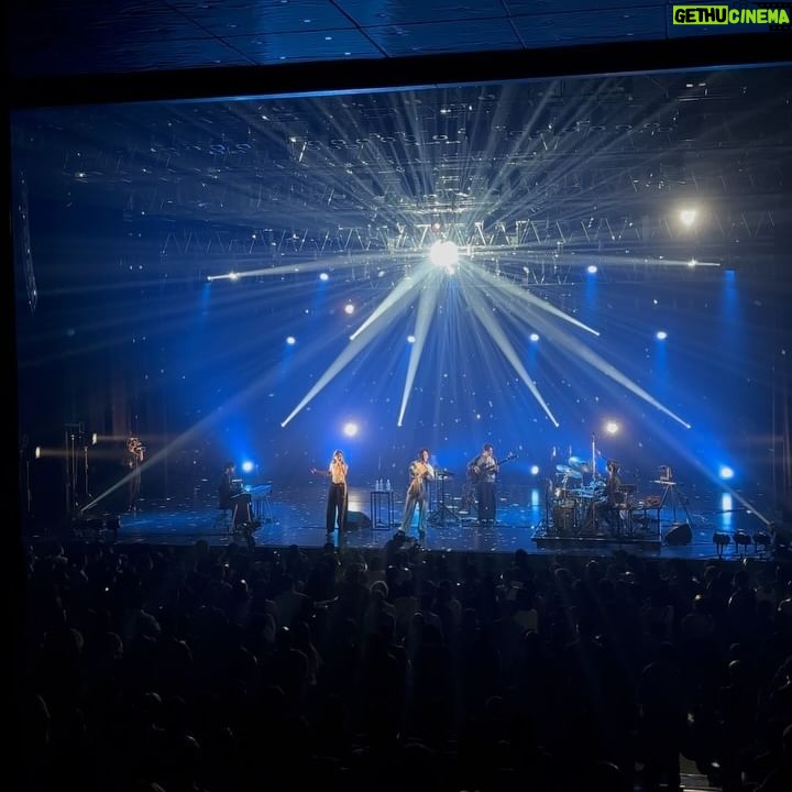 9m88 Instagram - 昨天在Ex Theater 六本木的演出大成功！除了自己的歌以外，繼翻唱 « Plastic Love » 後再度嘗試椎名林檎的「丸之內虐待狂」。演出之後工作人員才告訴我Ringo San本人竟然在台下！！！ 真的很不可思議🫣我想這是宇宙給我一個很大的鼓勵，我會誠心收下這份驚喜禮物💝 謝謝所有認識我、或者昨日第一次聽到我音樂的朋友們，特別感謝WONK的邀請。以下附上昨晚的Set List🎵期待下次再見面！ 昨日、Ex Theater六本木での公演が大成功でした！自分の曲に加えて、「Plastic Love」に続き、新しい日本語の曲、椎名林檎さんの「丸の内サディスティック」を挑戦しました。本当に信じられないことに、公演後スタッフから椎名林檎さんが客席にいたと教えられました！これは宇宙からの大きな励ましに違いありません。この驚きの贈り物を心から受け取ります💝 私を知ってくれる皆さん、または昨日初めて私の音楽を聴いた友人たちに感謝します。「WONKの招待に特別な感謝を！こちら昨夜のセットリストを添付します🎵 次回の再会を楽しみにしています！Next show: May 8th & 10th with Takuya Kuroda at Blue Note Tokyo! 1.若我告訴你其實我愛的只是你 “What if? ft. Takuya Kuroda” 2.Leftlovers 3.浪費時間 “Waste Of Time” 4. Tell Me Prod. by DJ Mitsu The Beats 5.最高品質靜悄悄 “Airplane Mode ft. Leo Wang” 6. 丸の内サディスティック by 椎名林檎 7.Aim High 8. Plastic Love by 竹內まりや Photo by @henryzw