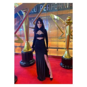 Açelya Devrim Yılhan Instagram - #aboutlastnight 🖤
Styling: @deryablkn 
Elbise: @gadimbaylisultan
