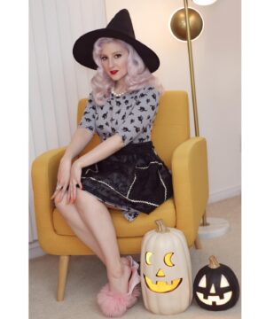 ALB in Wonderland Instagram - swipe for a little familiar 👻