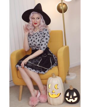 ALB in Wonderland Instagram - swipe for a little familiar 👻