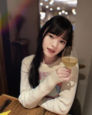 ASCA Instagram - 2024年の4月は人と会話する時間を沢山いただいています。

一人の時間も愛しているけれど、
一人からでは生まれないものを会話の中に日々見出しています。
その良いことも悪いことも私にはキラキラ輝いて見えるのです。

今年も最後までちゃんと走り切れるように
生活や食事や身体を整える期間。

出会ってくれた一人一人に、ありがとうございます🍃

#ASCA #asca_jp #sacramusic #singer #goodmusic #music #newrelease #newmusic #photography #photooftheday#portraitgames #earth_portraits #moodygrams #vscoportrait #fashion #japan #anime #anisong #Spotify #Applemusic
 #LINEMUSIC #portraitpage #imocam