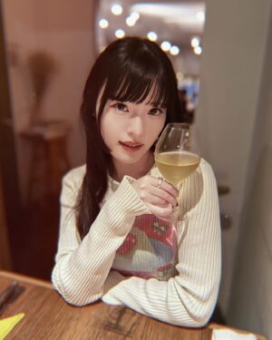 ASCA Instagram - 2024年の4月は人と会話する時間を沢山いただいています。

一人の時間も愛しているけれど、
一人からでは生まれないものを会話の中に日々見出しています。
その良いことも悪いことも私にはキラキラ輝いて見えるのです。

今年も最後までちゃんと走り切れるように
生活や食事や身体を整える期間。

出会ってくれた一人一人に、ありがとうございます🍃

#ASCA #asca_jp #sacramusic #singer #goodmusic #music #newrelease #newmusic #photography #photooftheday#portraitgames #earth_portraits #moodygrams #vscoportrait #fashion #japan #anime #anisong #Spotify #Applemusic
 #LINEMUSIC #portraitpage #imocam