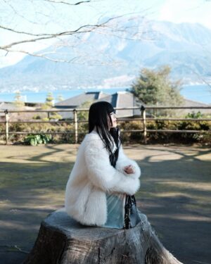 ASCA Instagram - お正月休みは鹿児島へ遊びに行ってきました

2枚目の後ろにうっすら見えてるのが桜島⛰️

父の故郷なのだけど
大人になってから行ったのは初めてで
自然が豊かでご飯も美味しくて
わたし鹿児島が大好き。

頭スッキリで2024年も飛び回ります🐉

#ASCA #asca_jp #sacramusic #singer #goodmusic #music #newrelease #newmusic #photography #photooftheday#portraitgames #earth_portraits #moodygrams #vscoportrait #fashion #japan #anime #anisong #Spotify #Applemusic #LINEMUSIC #portraitpage #trip #japan #imocam