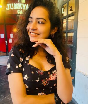 Aanchal Goswami Instagram - Zindigi khoobsoorat hai 🌹♥️🌼